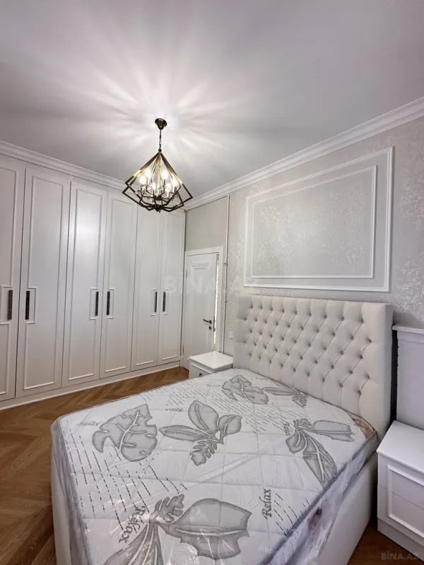 Satılır 4 otaqlı mənzil 130 m²