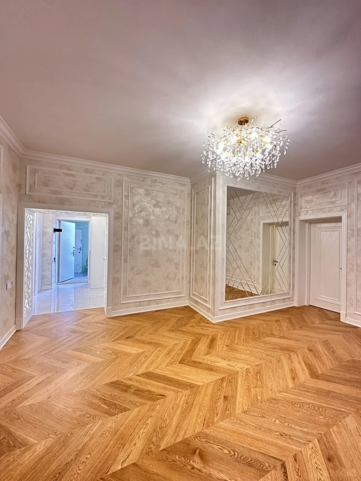 Satılır 4 otaqlı mənzil 130 m²