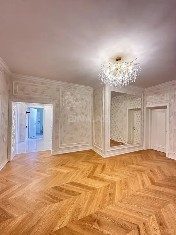 Satılır 4 otaqlı mənzil 130 m²