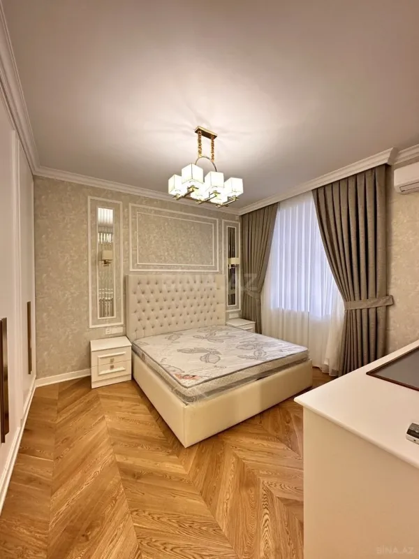 Satılır 4 otaqlı mənzil 130 m²