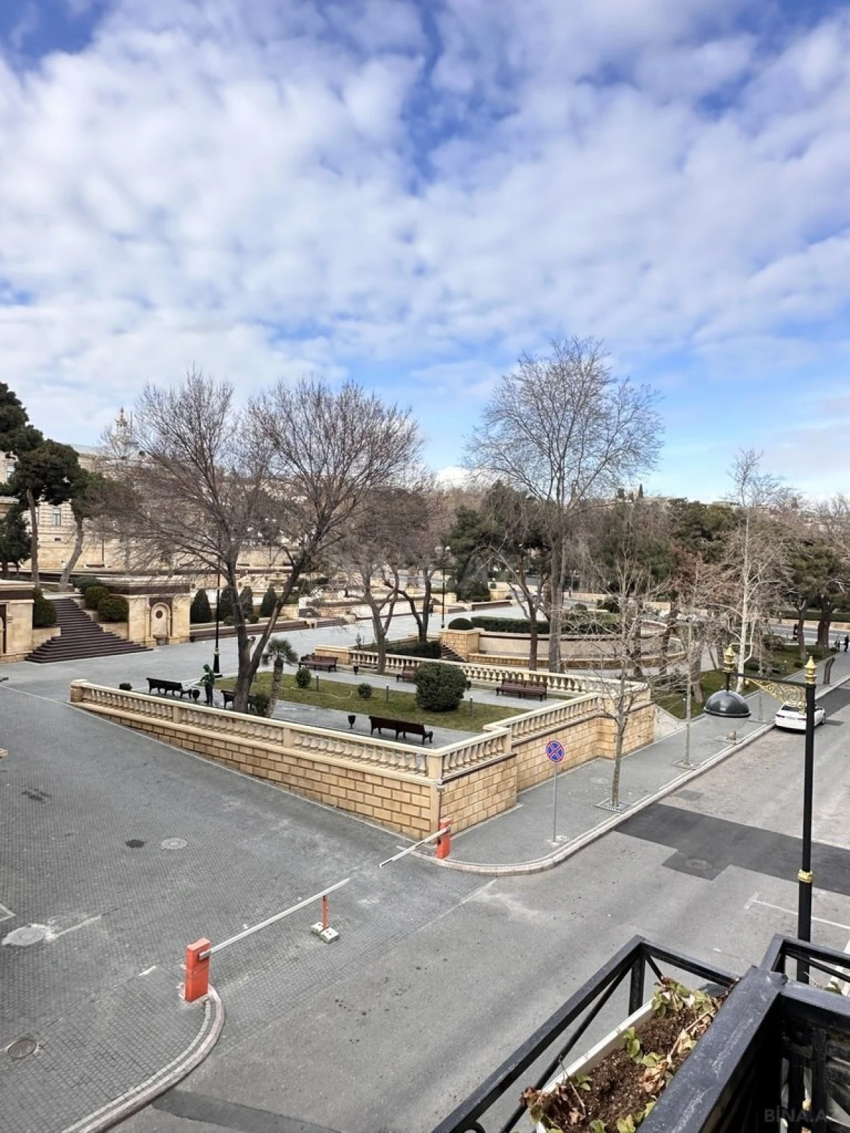 Satılır 4 otaqlı mənzil 130 m²