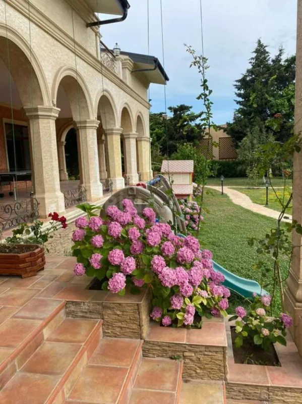 Kirayə verilir 6 otaqlı həyət evi 500 m²