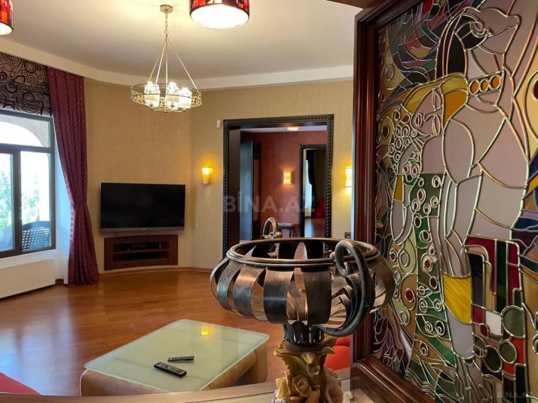 Kirayə verilir 6 otaqlı həyət evi 500 m²