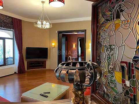 Kirayə verilir 6 otaqlı həyət evi 500 m²