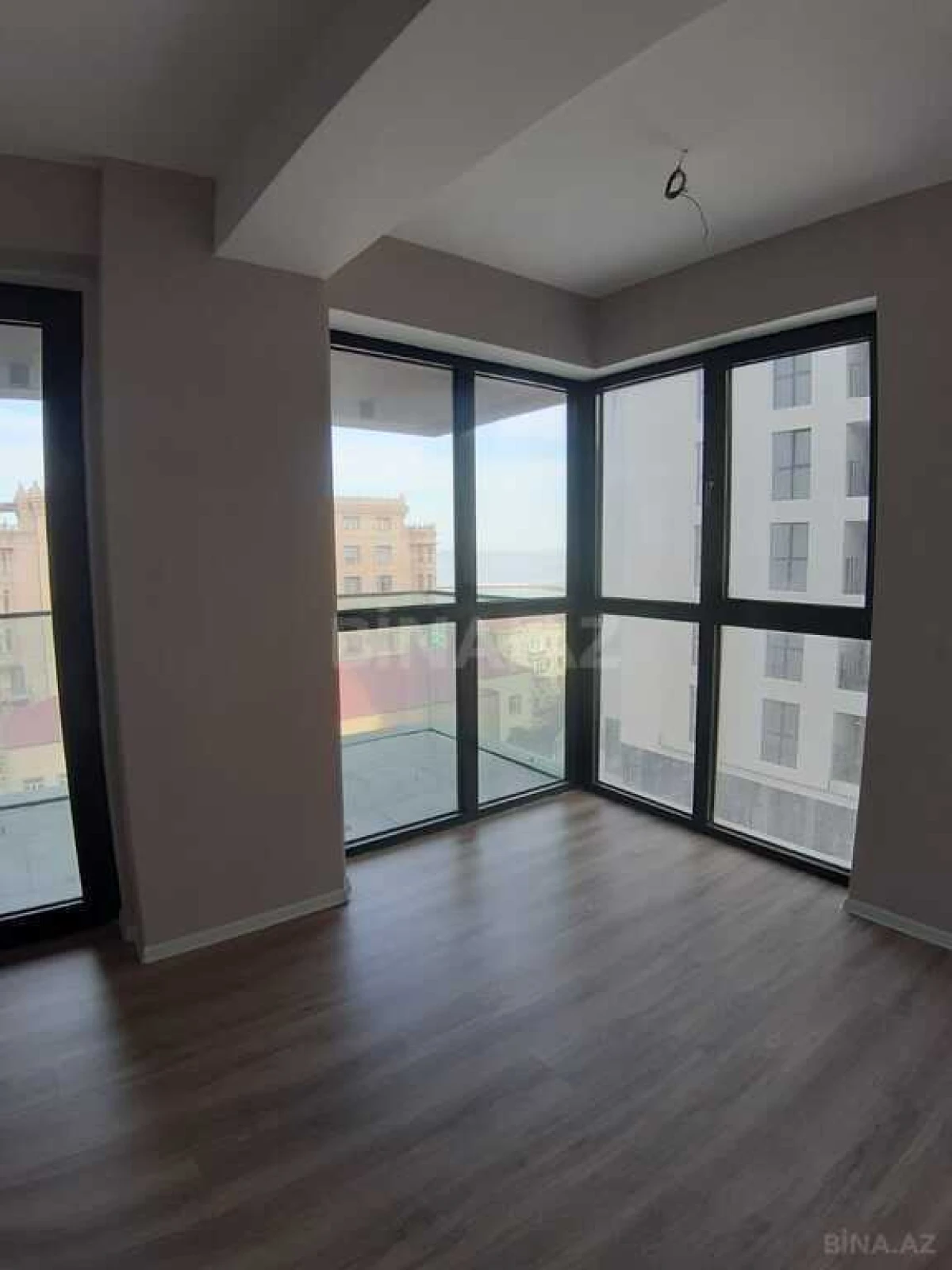 Satılır 3 otaqlı mənzil 97 m²