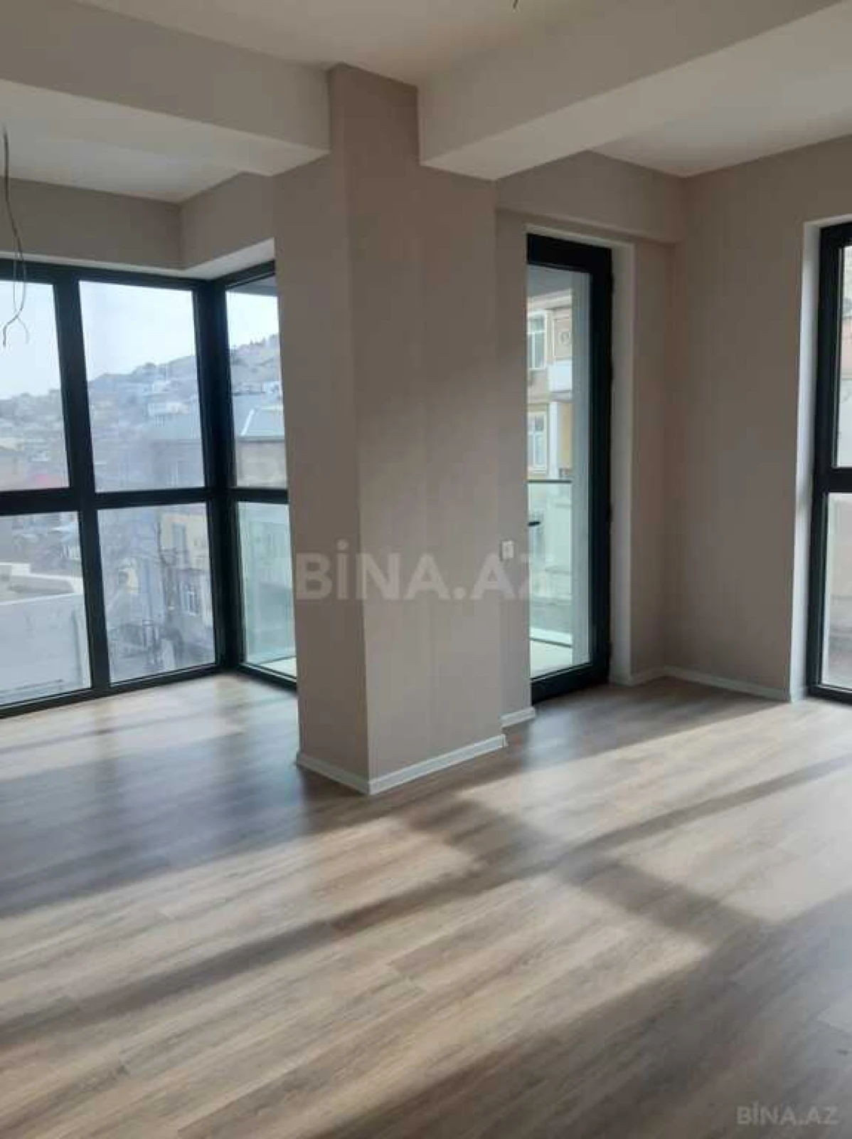 Satılır 3 otaqlı mənzil 97 m²