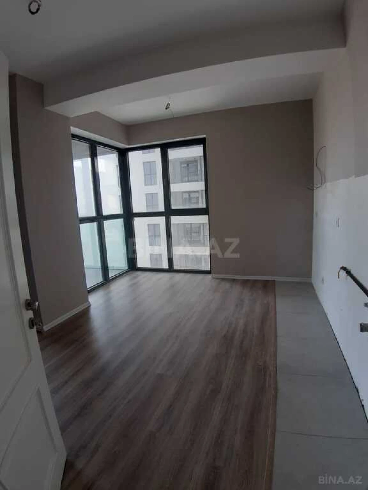 Satılır 3 otaqlı mənzil 97 m²