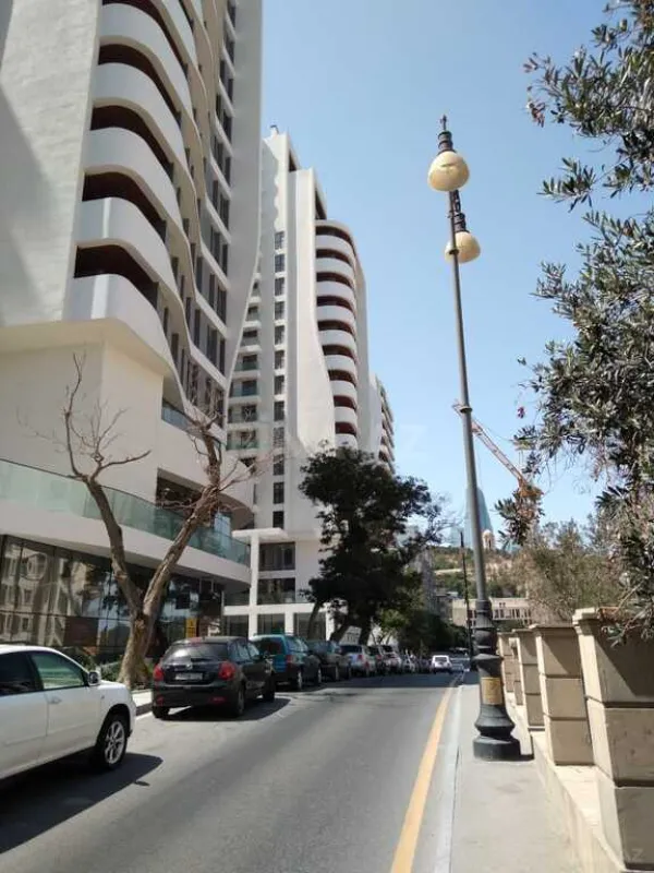 Satılır 3 otaqlı mənzil 97 m²