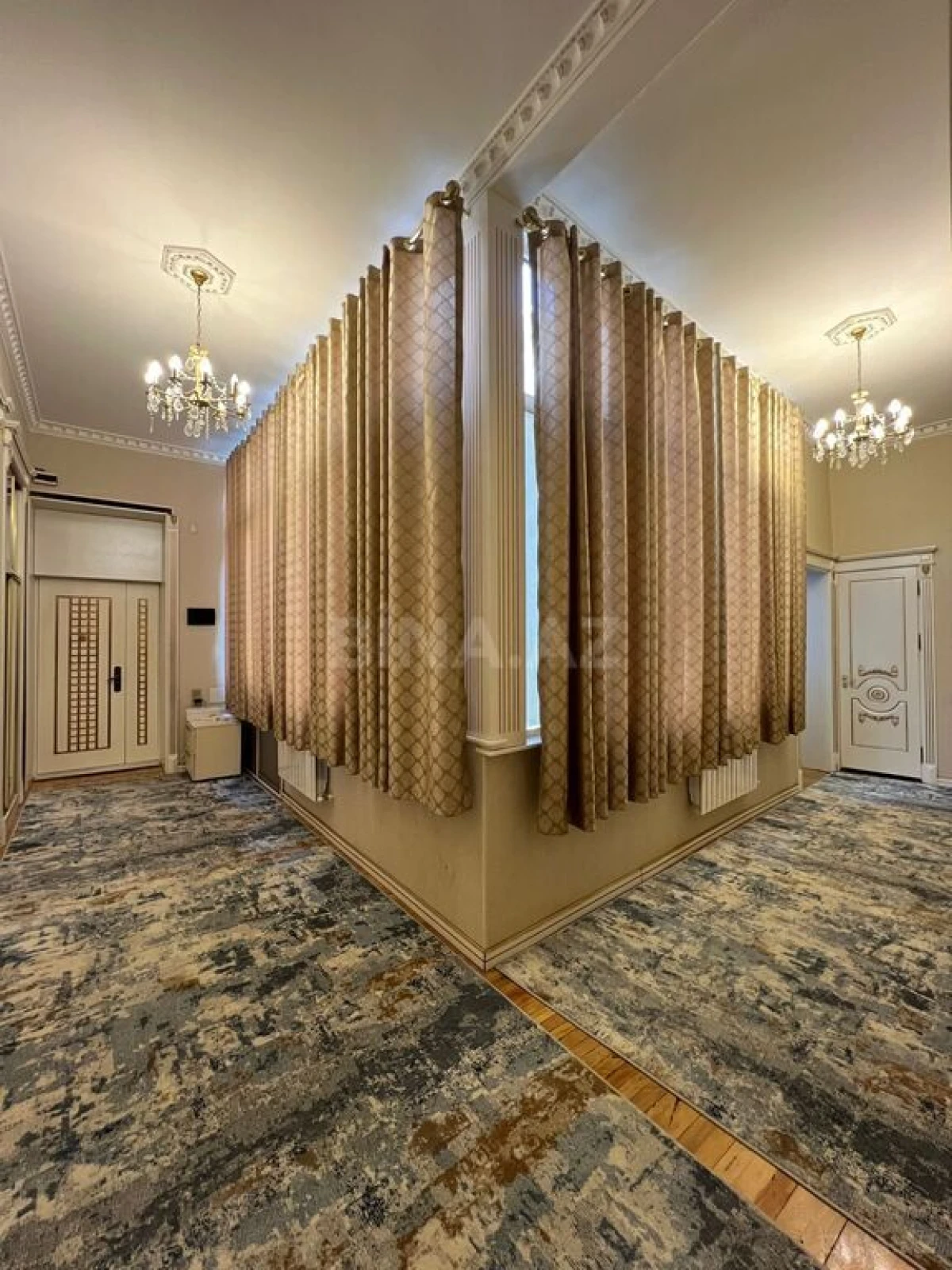 Satılır 5 otaqlı mənzil 187 m²