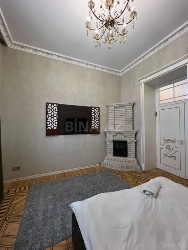 Satılır 5 otaqlı mənzil 187 m²