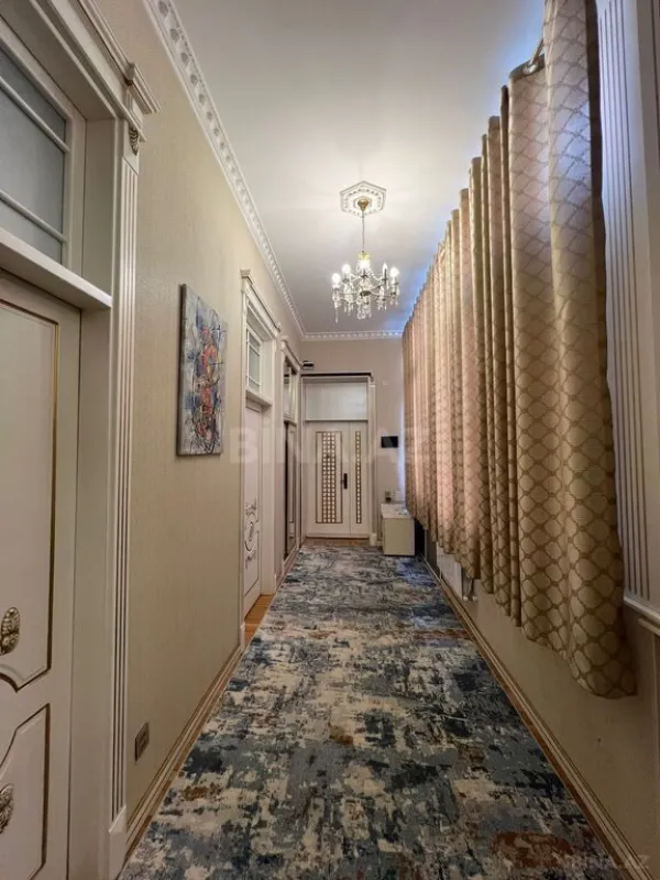 Satılır 5 otaqlı mənzil 187 m²