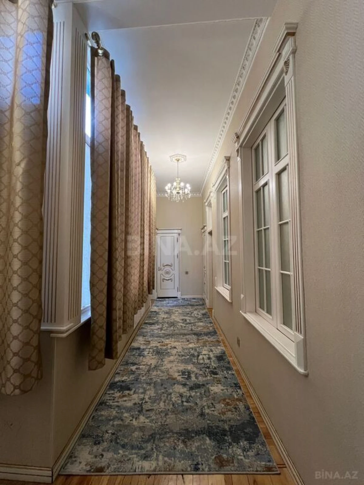 Satılır 5 otaqlı mənzil 187 m²