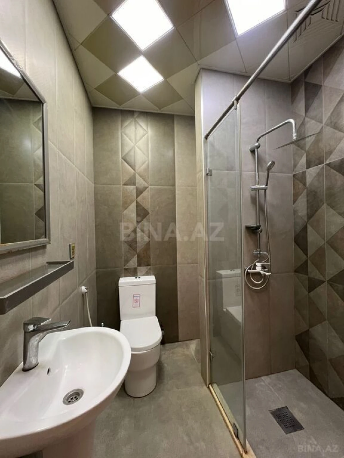 Satılır 5 otaqlı mənzil 187 m²
