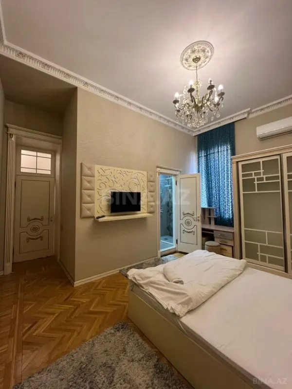Satılır 5 otaqlı mənzil 187 m²