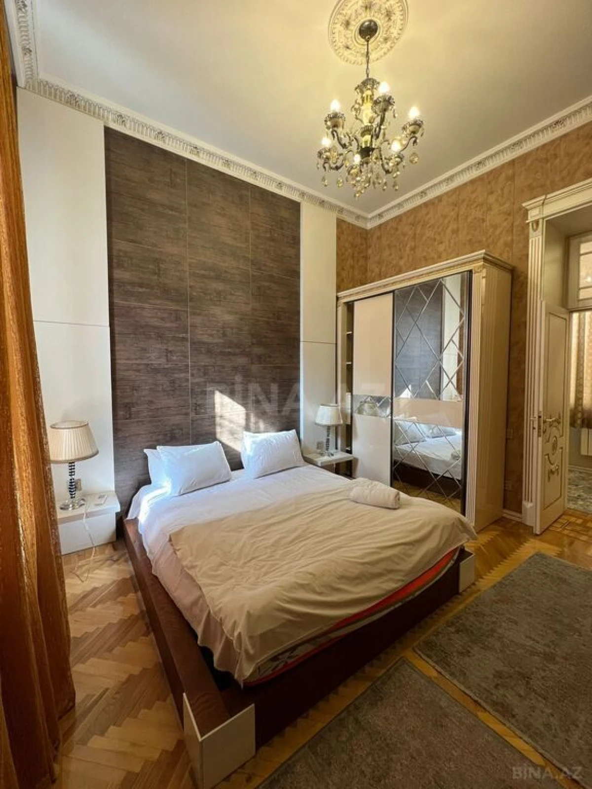 Satılır 5 otaqlı mənzil 187 m²