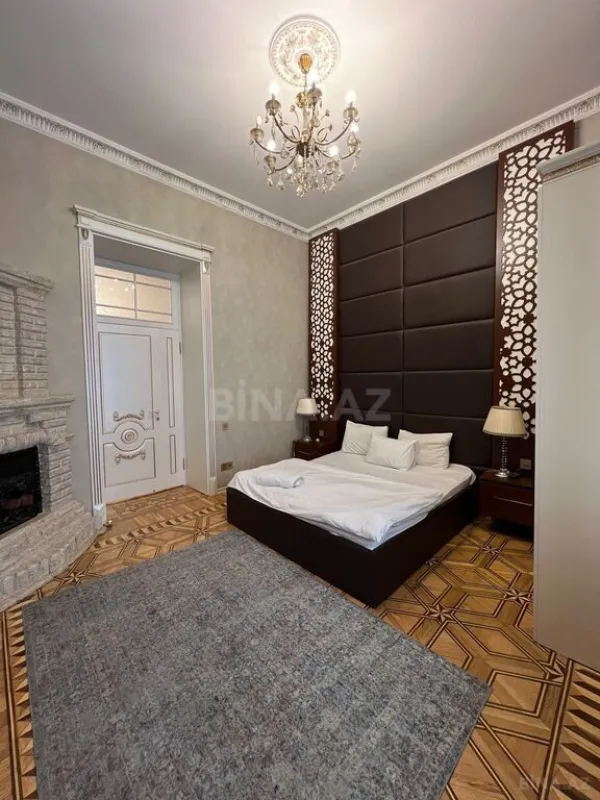 Satılır 5 otaqlı mənzil 187 m²