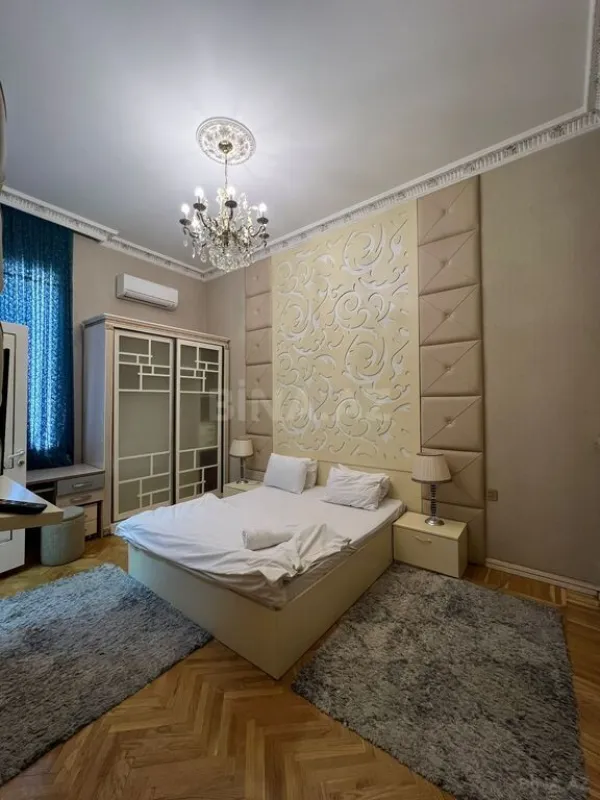 Satılır 5 otaqlı mənzil 187 m²