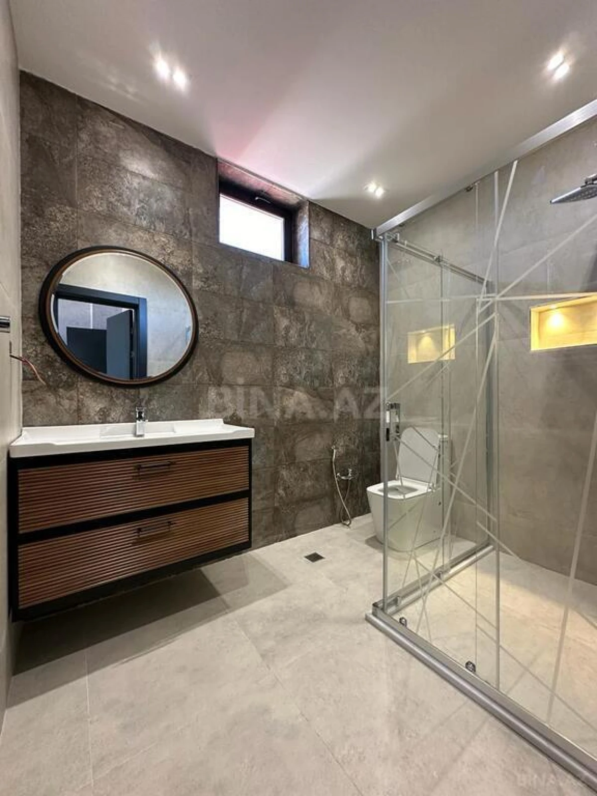 Satılır 6 otaqlı həyət evi 400 m²