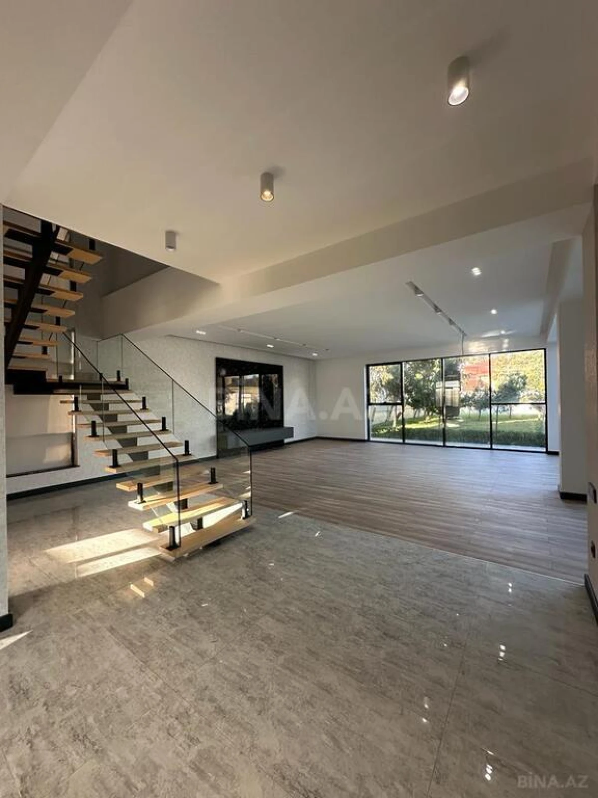 Satılır 6 otaqlı həyət evi 400 m²