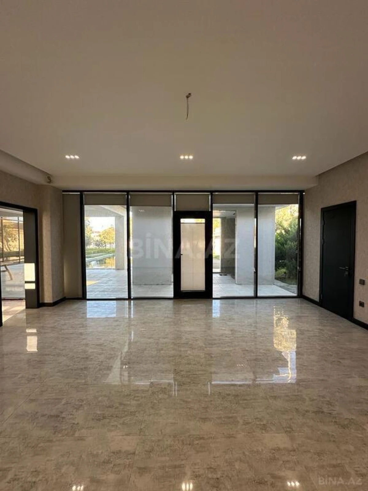 Satılır 6 otaqlı həyət evi 400 m²