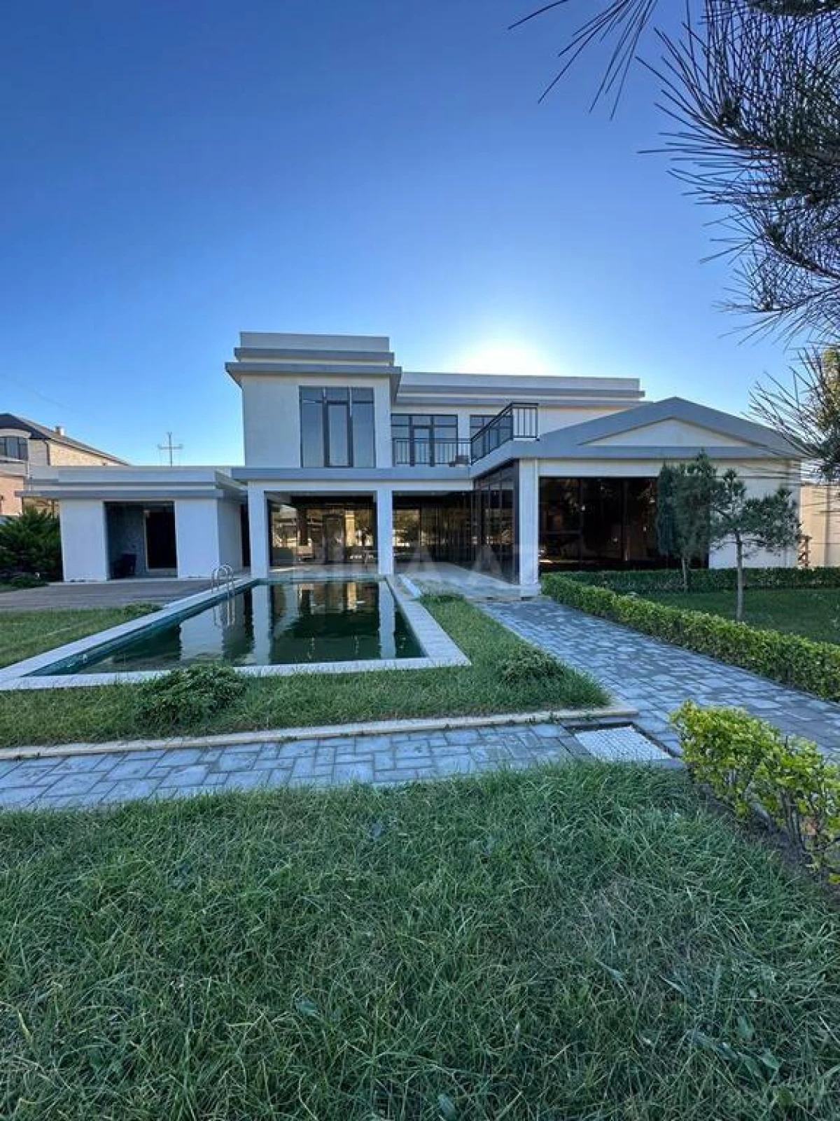 Satılır 6 otaqlı həyət evi 400 m²