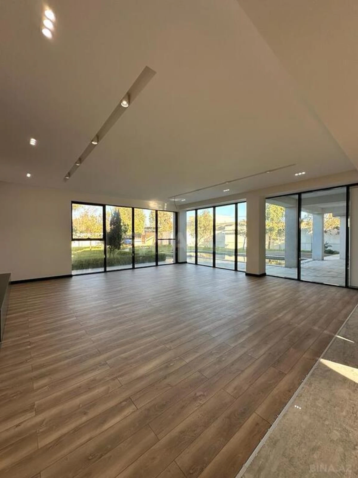 Satılır 6 otaqlı həyət evi 400 m²