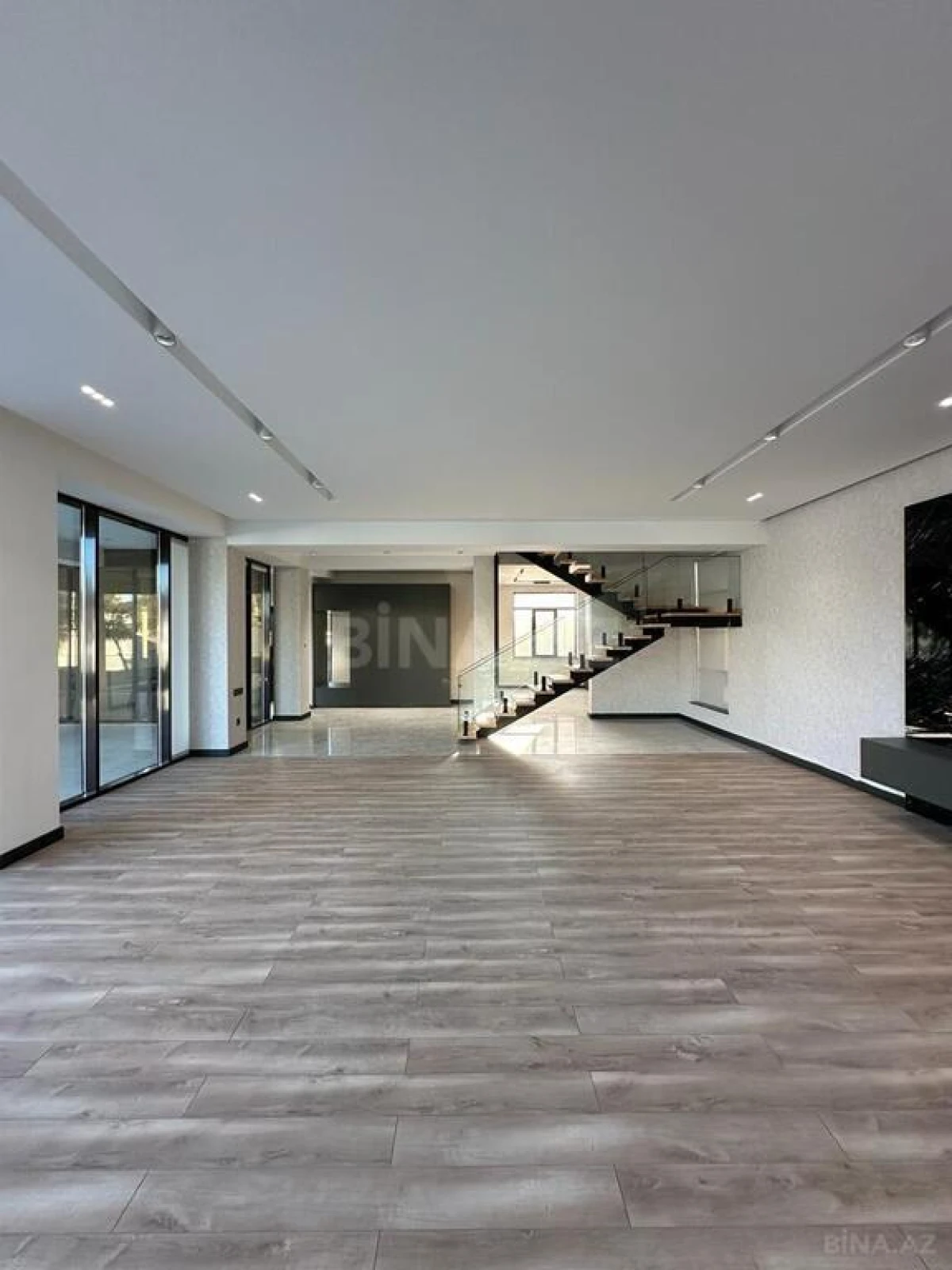 Satılır 6 otaqlı həyət evi 400 m²