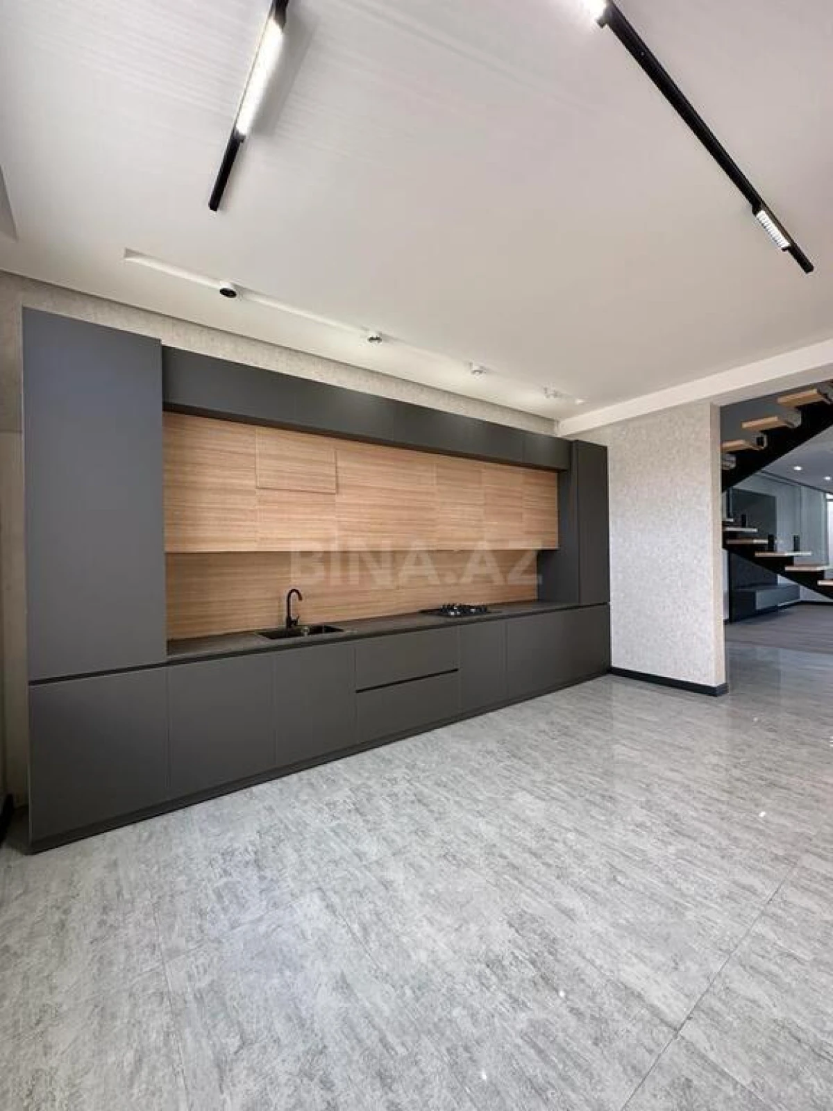 Satılır 6 otaqlı həyət evi 400 m²