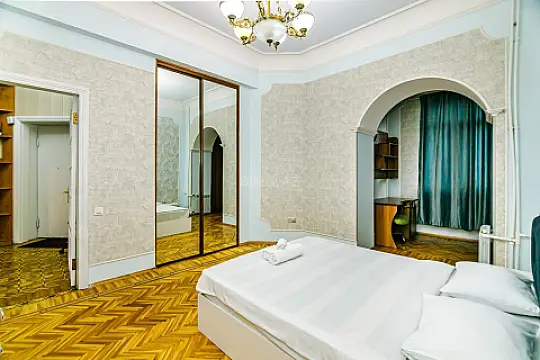 Kirayə verilir 2 otaqlı mənzil 78 m²