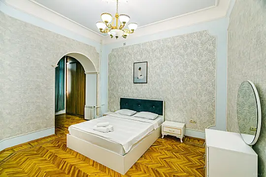 Kirayə verilir 2 otaqlı mənzil 78 m²
