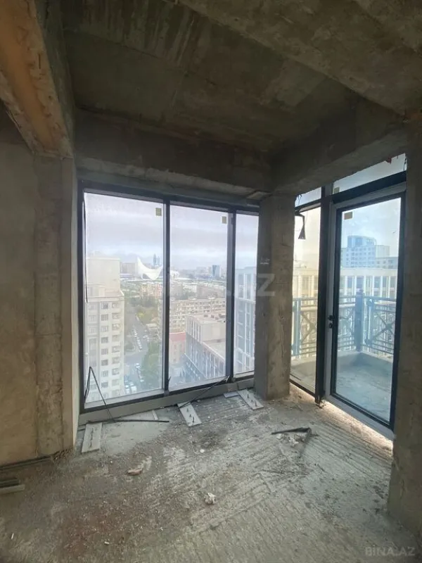 Satılır 4 otaqlı mənzil 207 m²