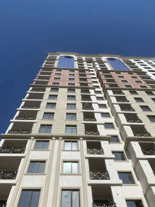 Satılır 4 otaqlı mənzil 207 m²