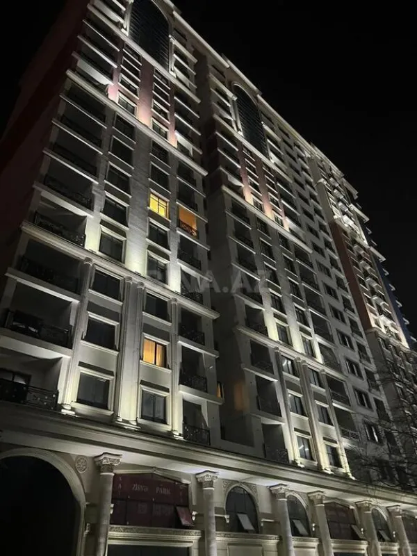 Satılır 4 otaqlı mənzil 207 m²