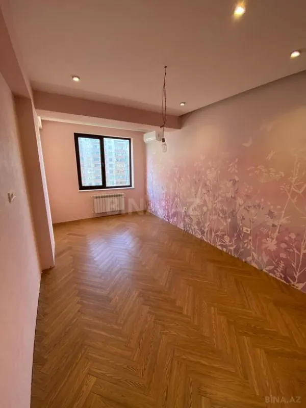 Satılır 5 otaqlı mənzil 217 m²