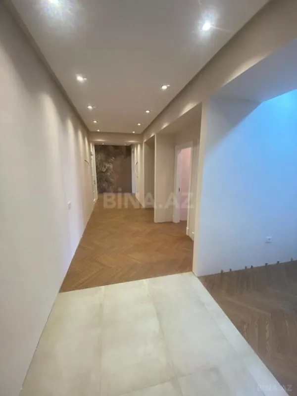Satılır 5 otaqlı mənzil 217 m²