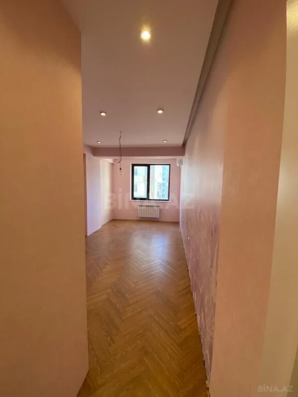 Satılır 5 otaqlı mənzil 217 m²