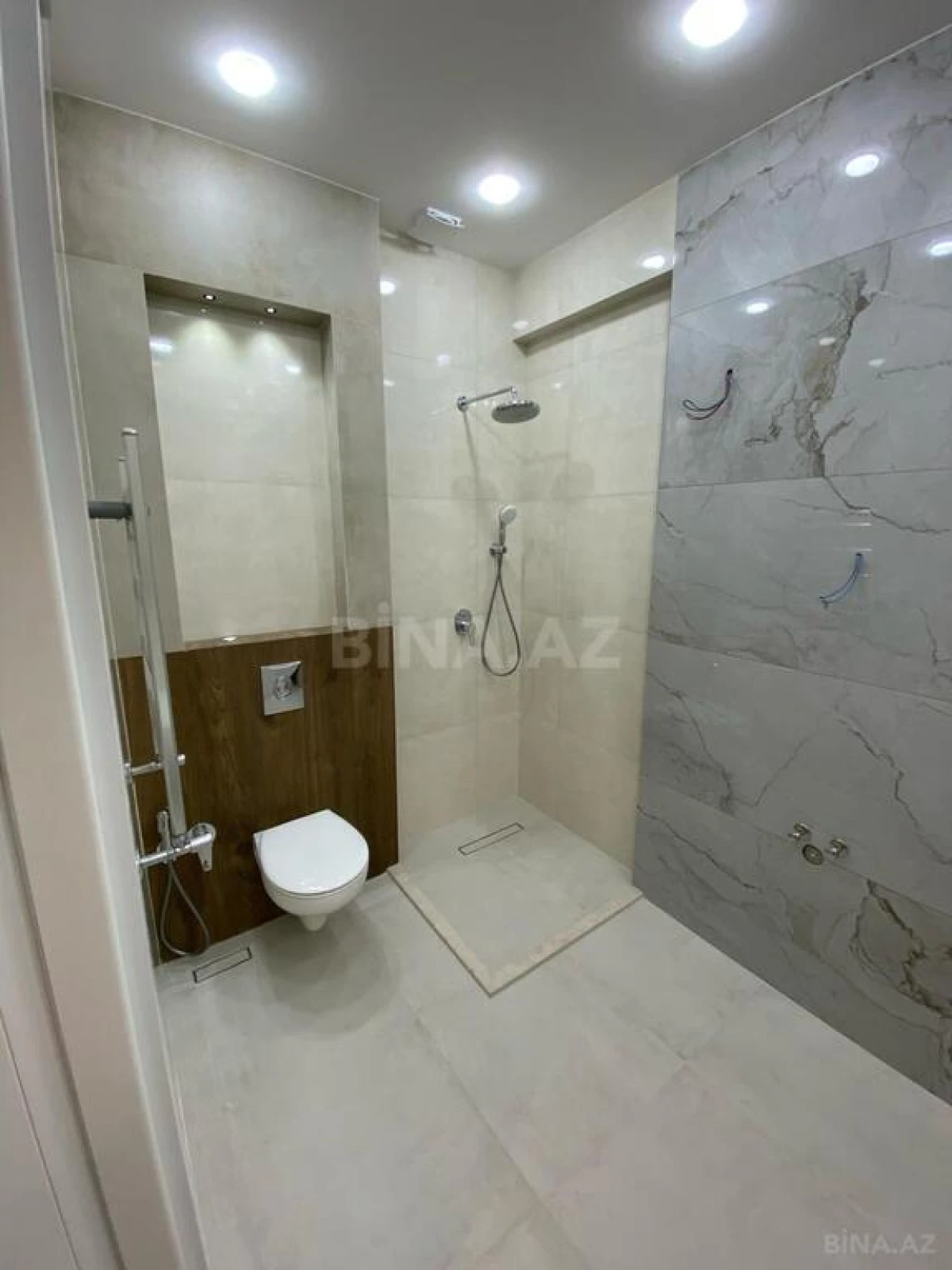 Satılır 5 otaqlı mənzil 217 m²