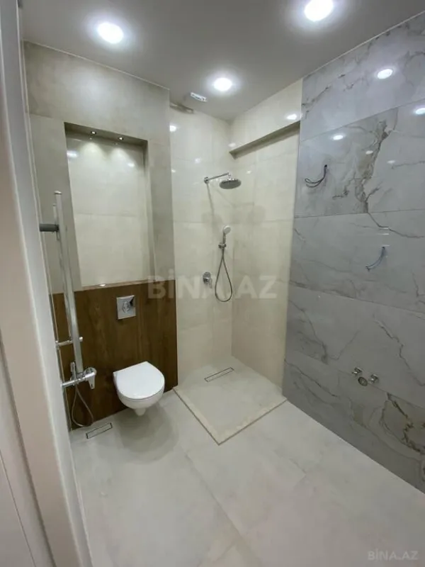 Satılır 5 otaqlı mənzil 217 m²