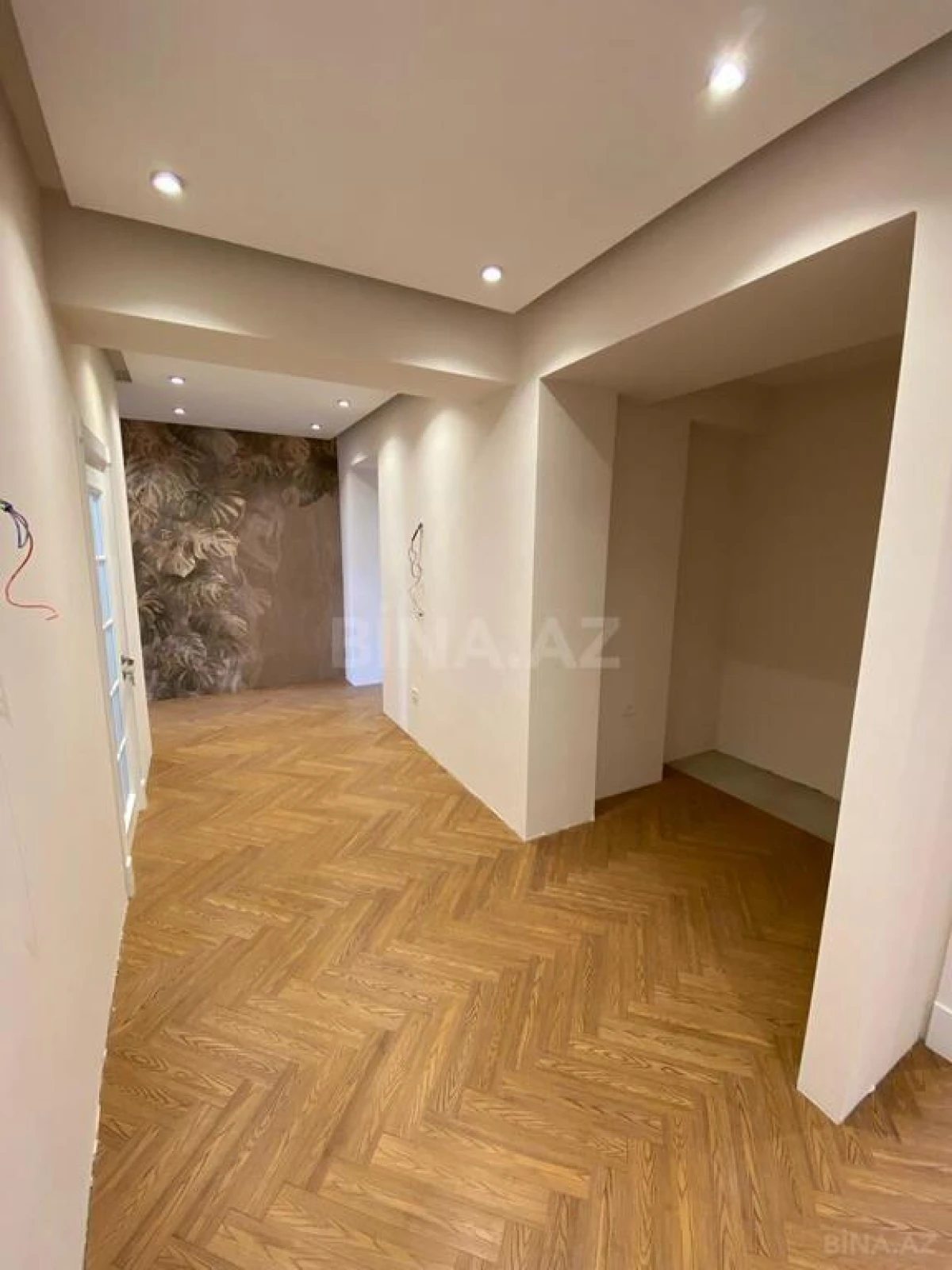 Satılır 5 otaqlı mənzil 217 m²