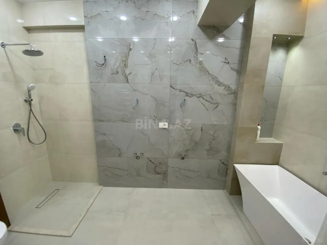 Satılır 5 otaqlı mənzil 217 m²