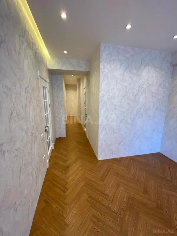 Satılır 5 otaqlı mənzil 217 m²