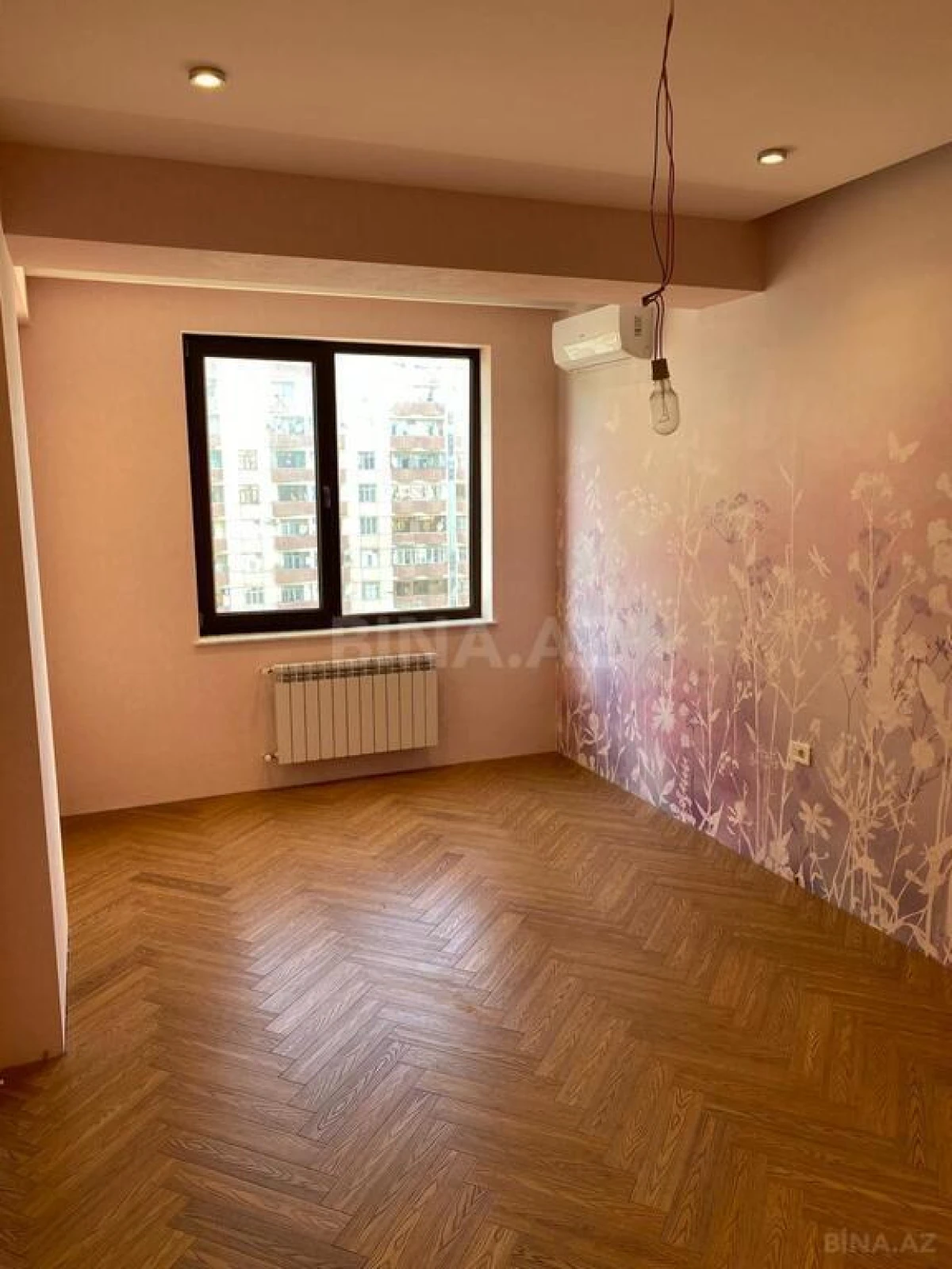 Satılır 5 otaqlı mənzil 217 m²