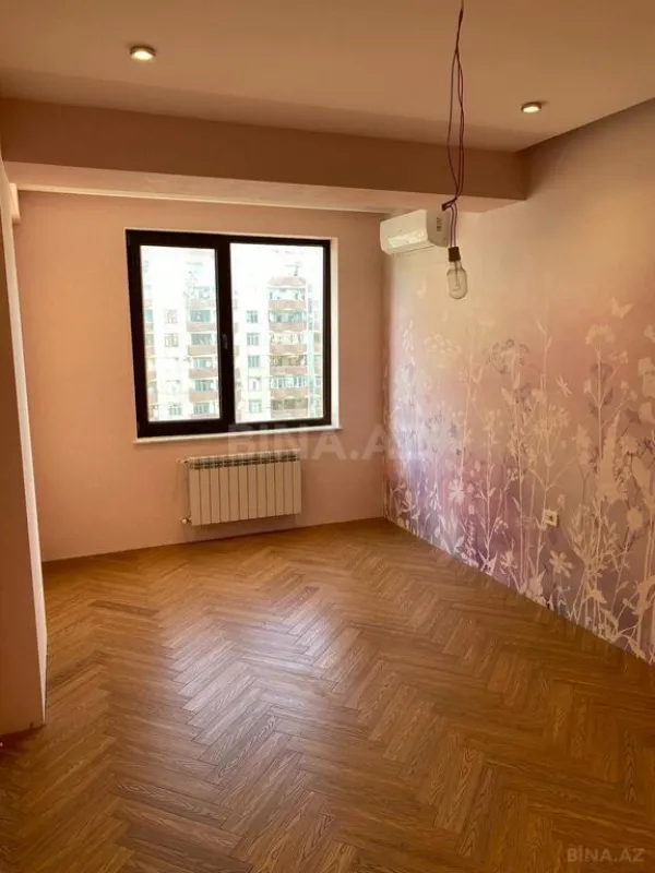 Satılır 5 otaqlı mənzil 217 m²