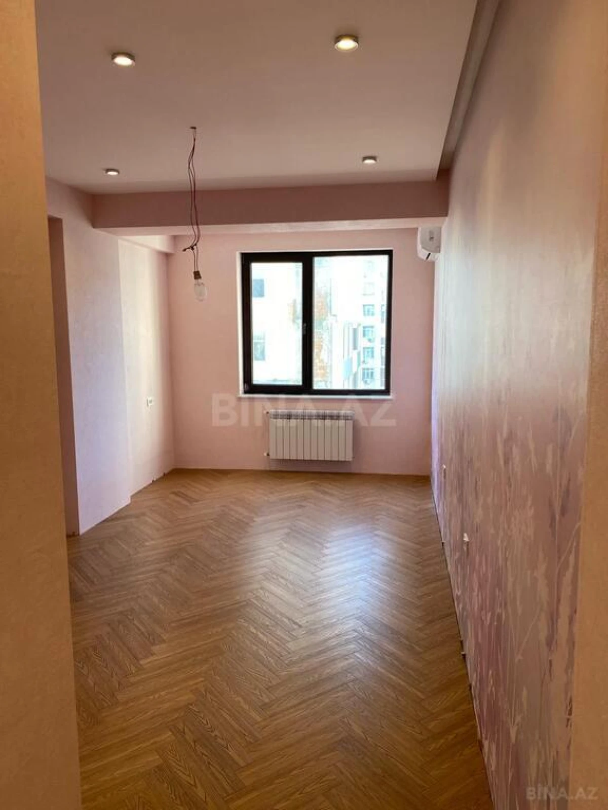 Satılır 5 otaqlı mənzil 217 m²