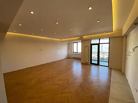 Satılır 5 otaqlı mənzil 217 m²