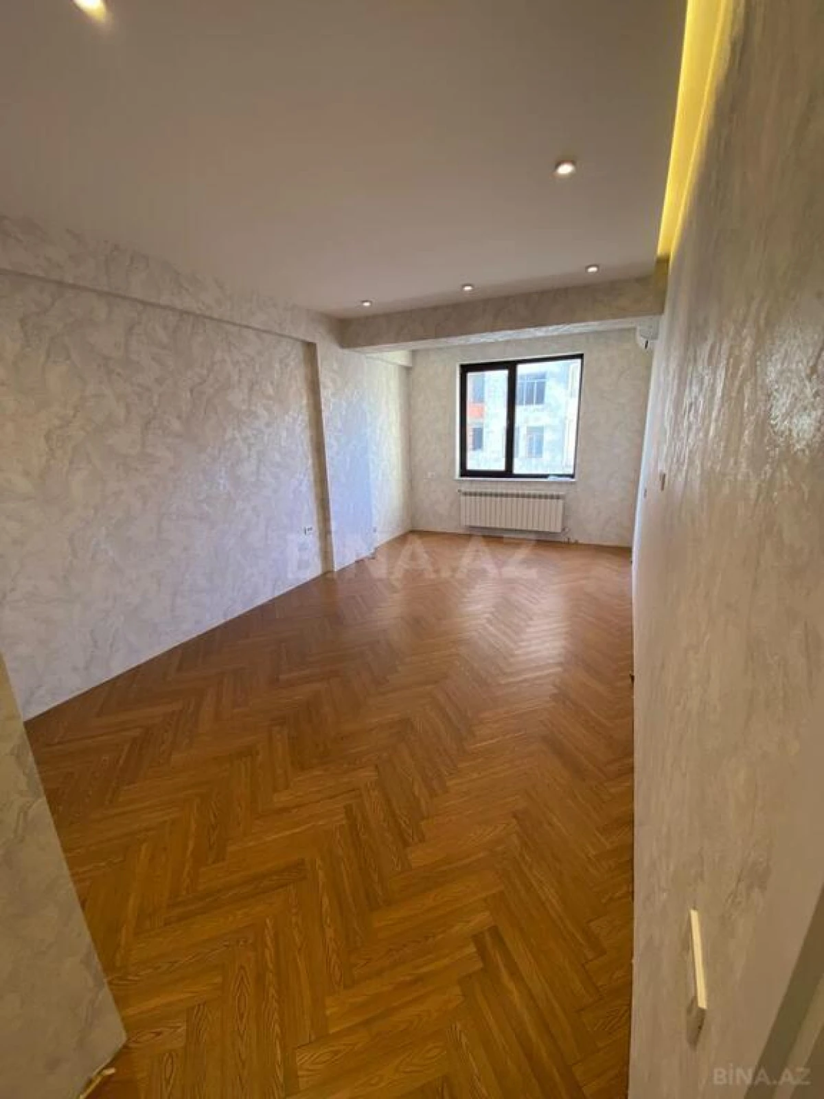 Satılır 5 otaqlı mənzil 217 m²