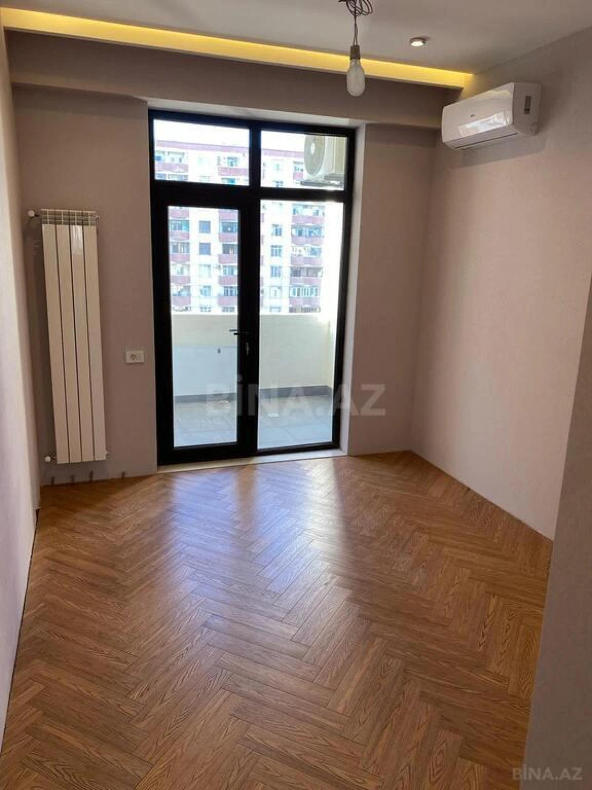 Satılır 5 otaqlı mənzil 217 m²