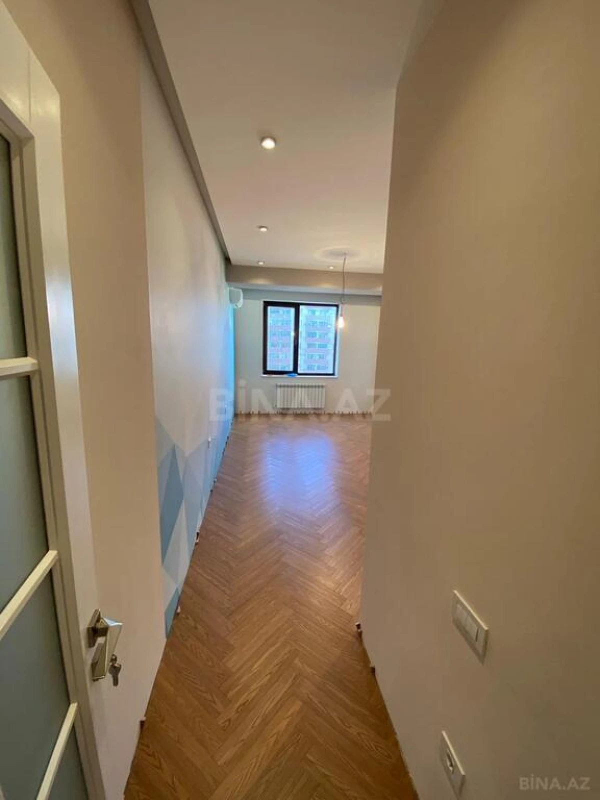 Satılır 5 otaqlı mənzil 217 m²