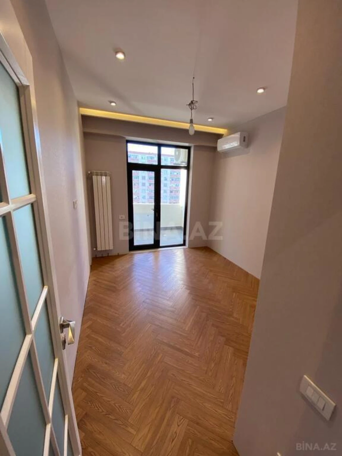 Satılır 5 otaqlı mənzil 217 m²
