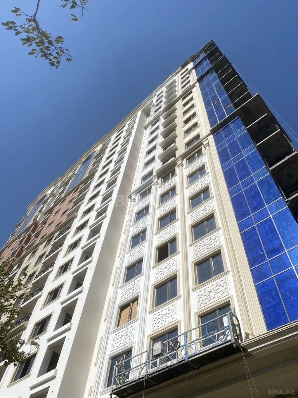 Satılır 3 otaqlı mənzil 137 m²